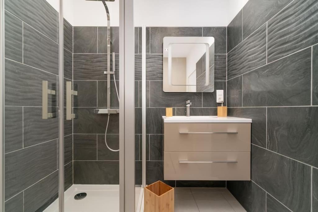 Superbe Appartement A Une Minute A Pied De La Gare Epinal Bagian luar foto