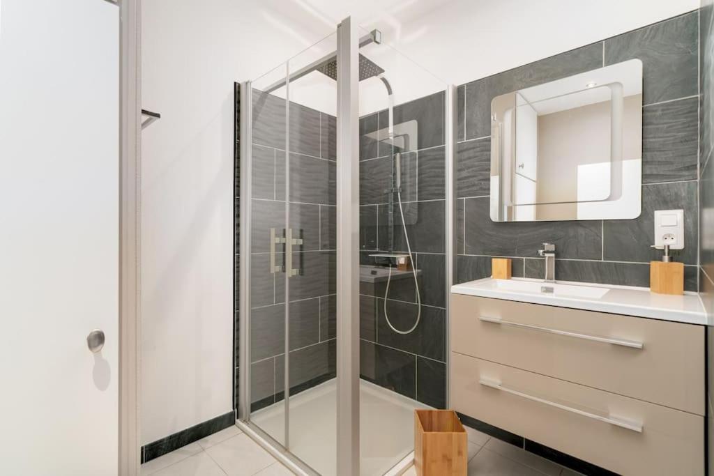 Superbe Appartement A Une Minute A Pied De La Gare Epinal Bagian luar foto
