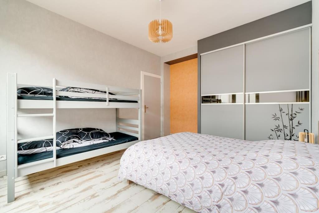 Superbe Appartement A Une Minute A Pied De La Gare Epinal Bagian luar foto