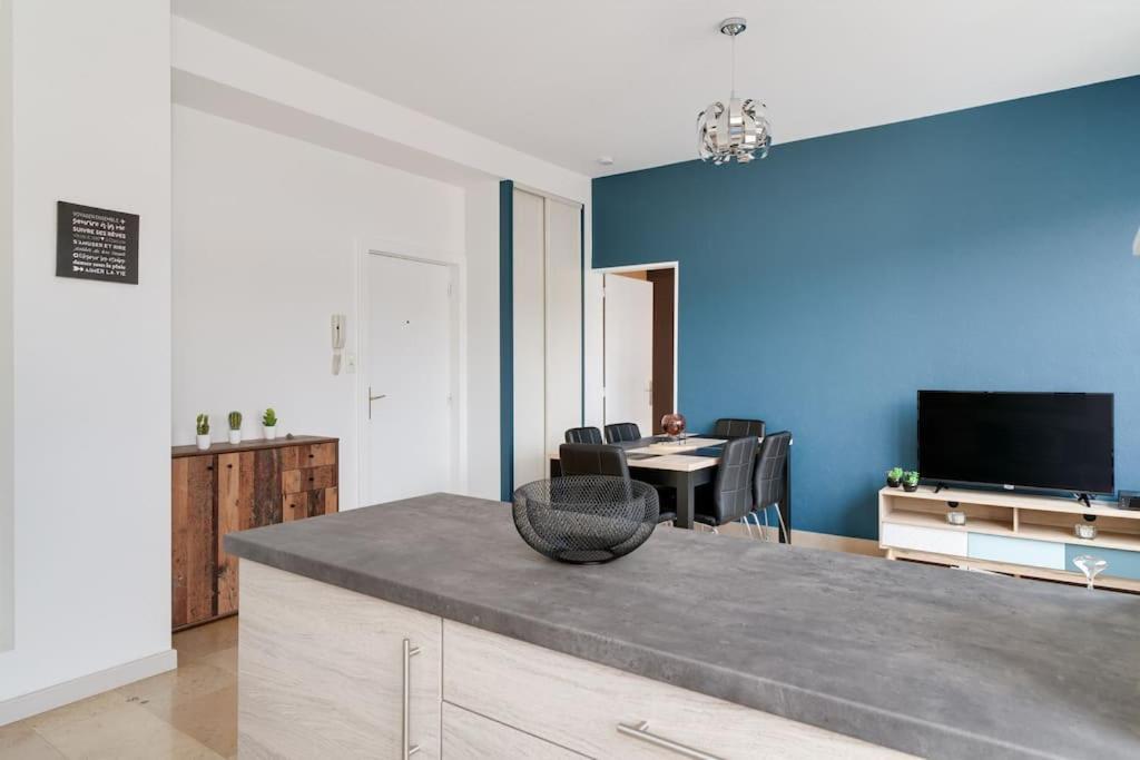 Superbe Appartement A Une Minute A Pied De La Gare Epinal Bagian luar foto