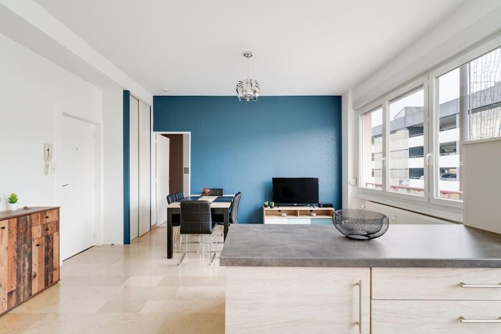 Superbe Appartement A Une Minute A Pied De La Gare Epinal Bagian luar foto